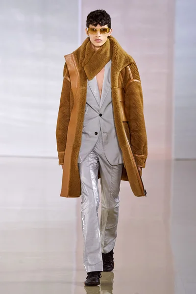 Look 27